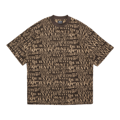 SERIF AOP MONOGRAM TEE (BROWN/TAN)
